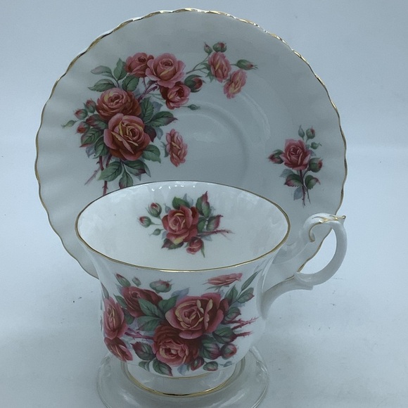 Vintage 1967 Royal Albert England Centennial Rose Bone China Teacup and Saucer - Picture 1 of 12